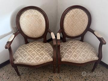 Coppia di poltrone classiche