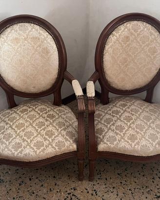 Coppia di poltrone classiche