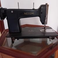 Antica macchina da cucire Necchi