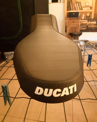 Sella Ducati Scrumbler 400 Sixty Two