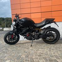 Ducati Monster 821 dark