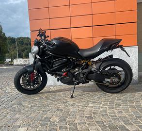 Ducati Monster 821 dark