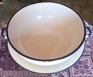 Pentola casseruola con piatto smaltati