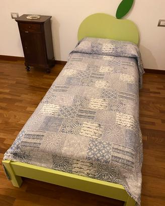 Letto singolo in legno