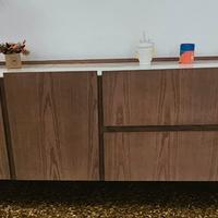 madia legno con top in marmo