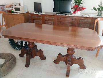 Tavolo elegante in legno + sedie