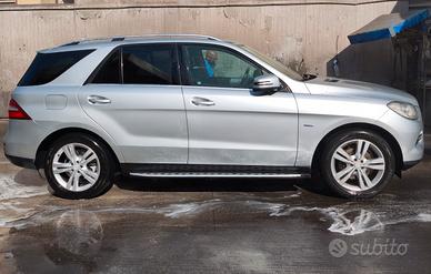 MERCEDES ML 250. 
