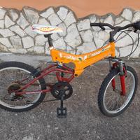 Bicicletta mountain-bike as Roma
