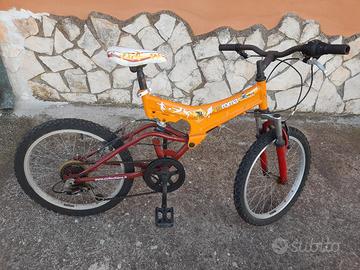 Bicicletta mountain-bike as Roma