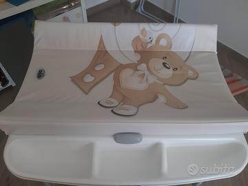 Fasciatoio con vaschetta bagno della CAM con ruote