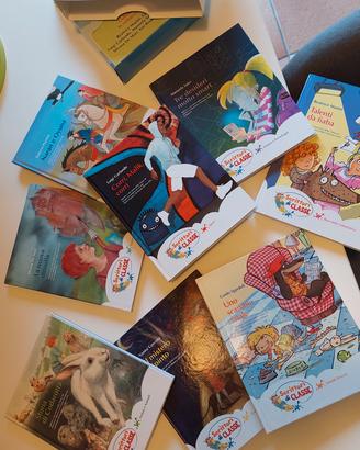 raccolta di 8 libri con 2 raccoglitori 