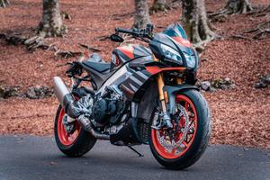 Aprilia tuono 1100 v4 factory superpole 