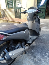 Scooter 200 aprilia