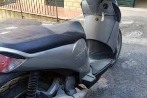 Scooter 200 aprilia
