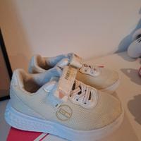 Scarpe da ginnastica con strappi bambina
