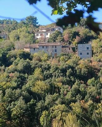Rustico / Casale di 74 m² con 3 locali a Spoleto
