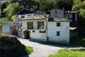 CASA SEMINDIPENDENTE A BOBBIO PELLICE