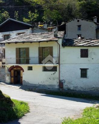 CASA SEMINDIPENDENTE A BOBBIO PELLICE