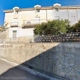 Palazzo Indipendente bi-tri familiare