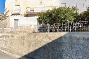 Palazzo Indipendente bi-tri familiare