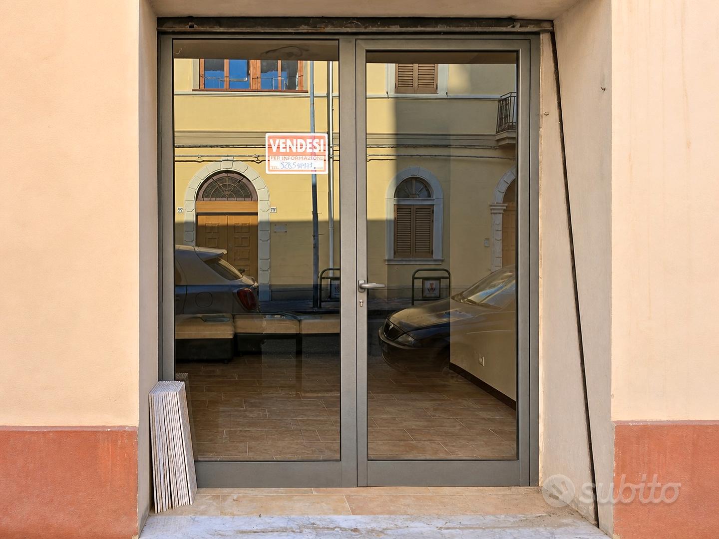 Locale commerciale ristrutturato di 45 m² - Vista 2