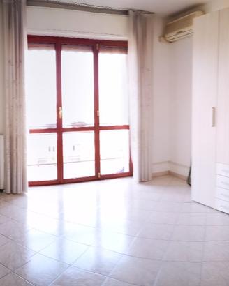 Ampia camera singola con terrazzo