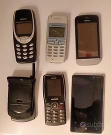 Lotto telefoni vintage Nokia 3310 Sony Ericsson..