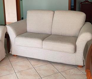 Elegante coppia di divani a 2 posti 