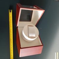 Caricatore per orologi automatici di lusso o scato