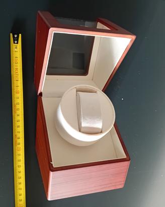 Caricatore per orologi automatici di lusso o scato