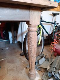 Tavolo antico di forma rettangolare 