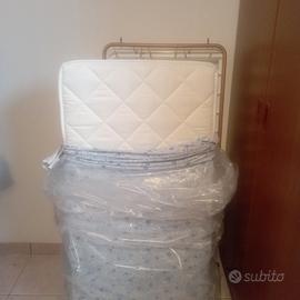 Materasso per culla neonato.