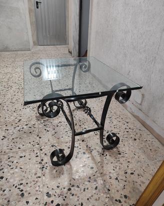 tavolino in ferro battuto e vetro 