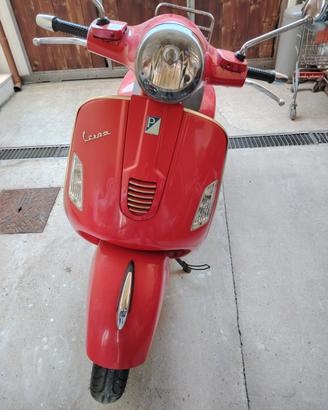 vespa GTS 300