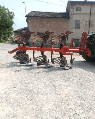 Aratro trivomere spada e gatti