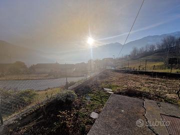 Valtellina quota 900 porzione di casa con giardino