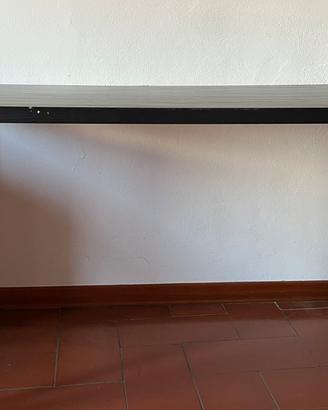 Scrivania IKEA nera 150×75 con piedini regolabili