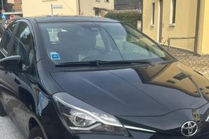 Toyota Yaris nero metallizzato