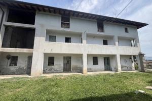 FABBRICATO RURALE DA RISTRUTTURARE CON SCOPERTO