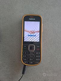 Cellulare Nokia 3720c-2 con caricabatteria