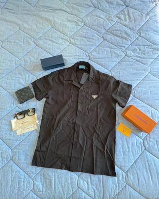 box di camicia, occhiale e portafoglio Lv, prada