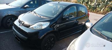 Peugeot 107  1.0 50kw adatta neopatentati 