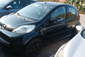 Peugeot 107  1.0 50kw adatta neopatentati 