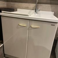 Lavatoio montegrappa con mobile e specchio