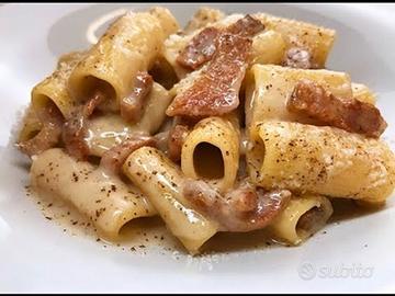 Cuoco per gastronomia e tavole calde