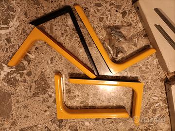 Staffe reggimensole in metallo con copertura  