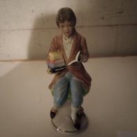 tuina in porcellana – Studioso con libro – altezza