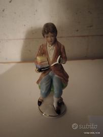 tuina in porcellana – Studioso con libro – altezza