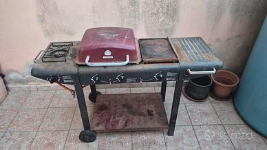 Barbecue a gas con  pietra lavica.