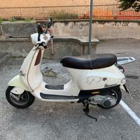 Vespa. ET 4. 150